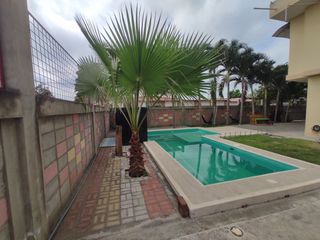 Foto 2 de casa con piscina de venta en manta zona norte ar
