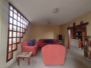 Foto 12 de casa con piscina de venta en manta zona norte ar