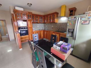 Foto 14 de casa con piscina de venta en manta zona norte ar