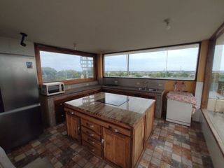 Foto 15 de casa con piscina de venta en manta zona norte ar