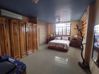 Foto 17 de casa con piscina de venta en manta zona norte ar