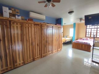 Foto 21 de casa con piscina de venta en manta zona norte ar