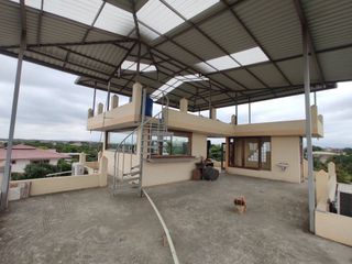 Foto 30 de casa con piscina de venta en manta zona norte ar