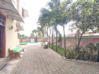 Foto 9 de casa con piscina de venta en manta zona norte ar