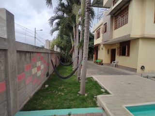 Foto 1 de casa con piscina de venta en manta zona norte ar