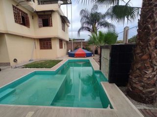 Foto 3 de casa con piscina de venta en manta zona norte ar