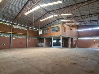 Foto 1 de BODEGA VENTA AREA 702 M2  ACOPI YUMBO