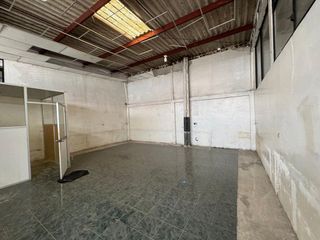 Foto 5 de bodega comercial de alquiler en manta zona norte