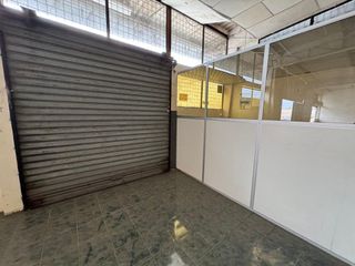 Foto 2 de bodega comercial de alquiler en manta zona norte