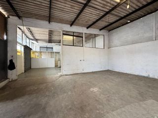 Foto 1 de bodega comercial de alquiler en manta zona norte