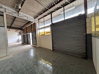 Foto 4 de bodega comercial de alquiler en manta zona norte