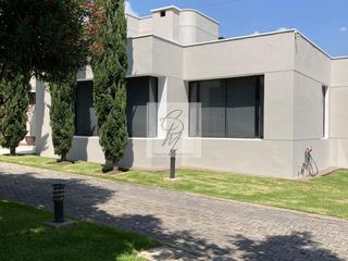 Foto 1 de CASA EN RENTA CUMBAYA 3 DORMITORIOS