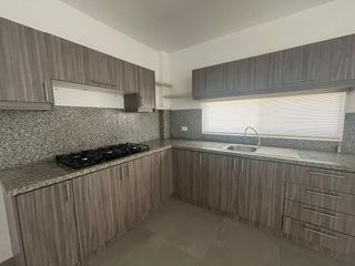 Foto 5 de casa de alquiler en manta urbanización zona sur fv