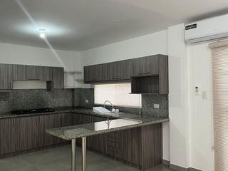 Foto 6 de casa de alquiler en manta urbanización zona sur fv