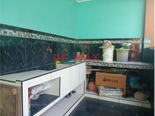 Foto 14 de Se Vende Casa De 3 Pisos Con Local Comercial En Avenida Frente A Colegio Inicial, Posta Medica Y C.E