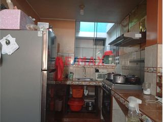 Foto 8 de Se Vende Casa De 3 Pisos Con Local Comercial En Avenida Frente A Colegio Inicial, Posta Medica Y C.E