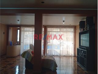 Foto 7 de Se Vende Casa De 3 Pisos Con Local Comercial En Avenida Frente A Colegio Inicial, Posta Medica Y C.E