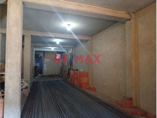 Foto 3 de Se Vende Casa De 3 Pisos Con Local Comercial En Avenida Frente A Colegio Inicial, Posta Medica Y C.E