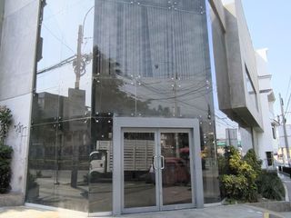 Foto 1 de Se Vende Local Comercial En Esquina En Zona Altamente Comercial De Sjl