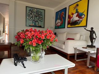 Foto 4 de Casa Moderna de 2 pisos en – Miraflores –  Urbanización San Antonio -  Zona residencial y tranquila