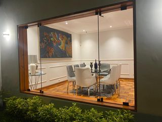 Foto 5 de Casa Moderna de 2 pisos en – Miraflores –  Urbanización San Antonio -  Zona residencial y tranquila