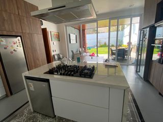 Foto 12 de Casa Moderna de 2 pisos en – Miraflores –  Urbanización San Antonio -  Zona residencial y tranquila