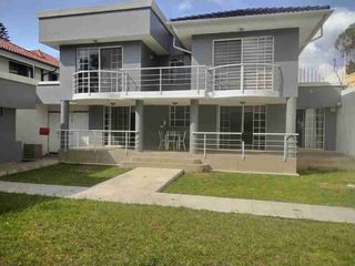 Foto 4 de RENTO AMPLIA CASA INDEPENDIENTE, CUMBAYÁ PRIMAVERA 2, CON 3 AMPLIAS HABITACIONES