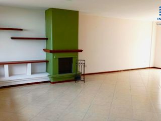 Foto 3 de 🏡 Casa de 3 pisos en VENTA en San Juan de Conocoto – 5 habitaciones – 372 m² – Conjunto privado