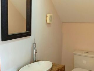 Foto 4 de 🏡 Casa de 3 pisos en VENTA en San Juan de Conocoto – 5 habitaciones – 372 m² – Conjunto privado