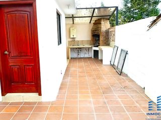 Foto 7 de 🏡 Casa de 3 pisos en VENTA en San Juan de Conocoto – 5 habitaciones – 372 m² – Conjunto privado