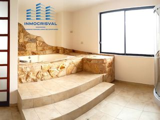 Foto 14 de 🏡 Casa de 3 pisos en VENTA en San Juan de Conocoto – 5 habitaciones – 372 m² – Conjunto privado