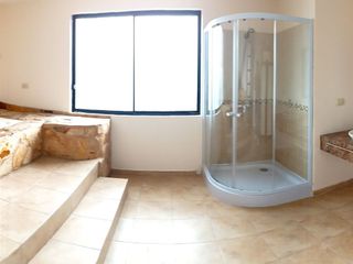 Foto 15 de 🏡 Casa de 3 pisos en VENTA en San Juan de Conocoto – 5 habitaciones – 372 m² – Conjunto privado