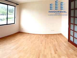 Foto 16 de 🏡 Casa de 3 pisos en VENTA en San Juan de Conocoto – 5 habitaciones – 372 m² – Conjunto privado