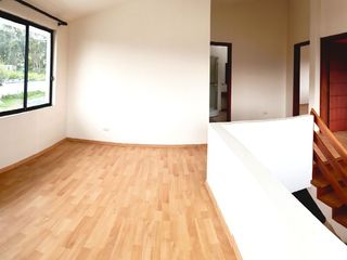 Foto 18 de 🏡 Casa de 3 pisos en VENTA en San Juan de Conocoto – 5 habitaciones – 372 m² – Conjunto privado