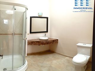 Foto 19 de 🏡 Casa de 3 pisos en VENTA en San Juan de Conocoto – 5 habitaciones – 372 m² – Conjunto privado