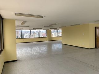 Foto 3 de Oficina de arriendo sector la mariscal con espectacular vista