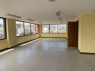 Foto 5 de Oficina de arriendo sector la mariscal con espectacular vista