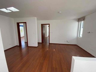 Foto 4 de Renta casa moderna con amplio jardín en Tanda