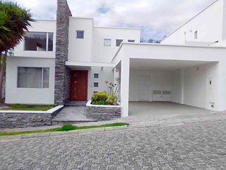 Foto 5 de Renta casa moderna con amplio jardín en Tanda