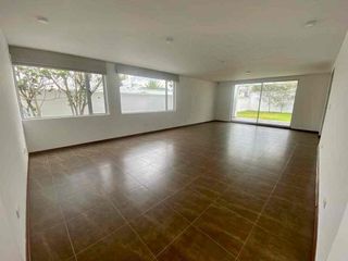 Foto 8 de Renta casa moderna con amplio jardín en Tanda