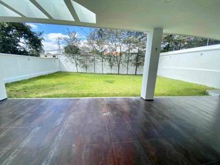 Foto 12 de Renta casa moderna con amplio jardín en Tanda