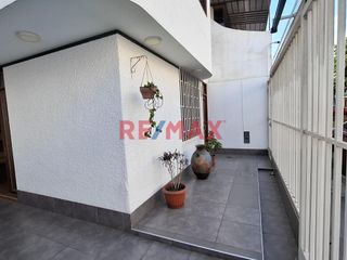 Foto 19 de Vendo Hermosa Y Moderna Casa En La Urb Primavera 210 M2 320,000 Dolares