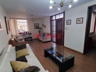Foto 1 de Vendo Hermosa Y Moderna Casa En La Urb Primavera 210 M2 320,000 Dolares