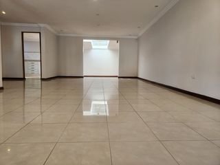 Foto 7 de En Cazhapata casa en venta de 3 pisos y 4 dormitorios I Cuenca