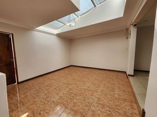 Foto 3 de En Cazhapata casa en venta de 3 pisos y 4 dormitorios I Cuenca