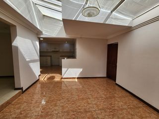 Foto 4 de En Cazhapata casa en venta de 3 pisos y 4 dormitorios I Cuenca