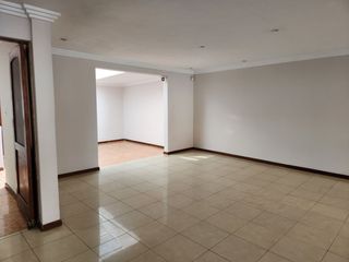 Foto 8 de En Cazhapata casa en venta de 3 pisos y 4 dormitorios I Cuenca