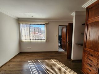 Foto 11 de En Cazhapata casa en venta de 3 pisos y 4 dormitorios I Cuenca