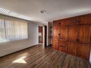 Foto 16 de En Cazhapata casa en venta de 3 pisos y 4 dormitorios I Cuenca