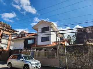 Foto 20 de En Cazhapata casa en venta de 3 pisos y 4 dormitorios I Cuenca
